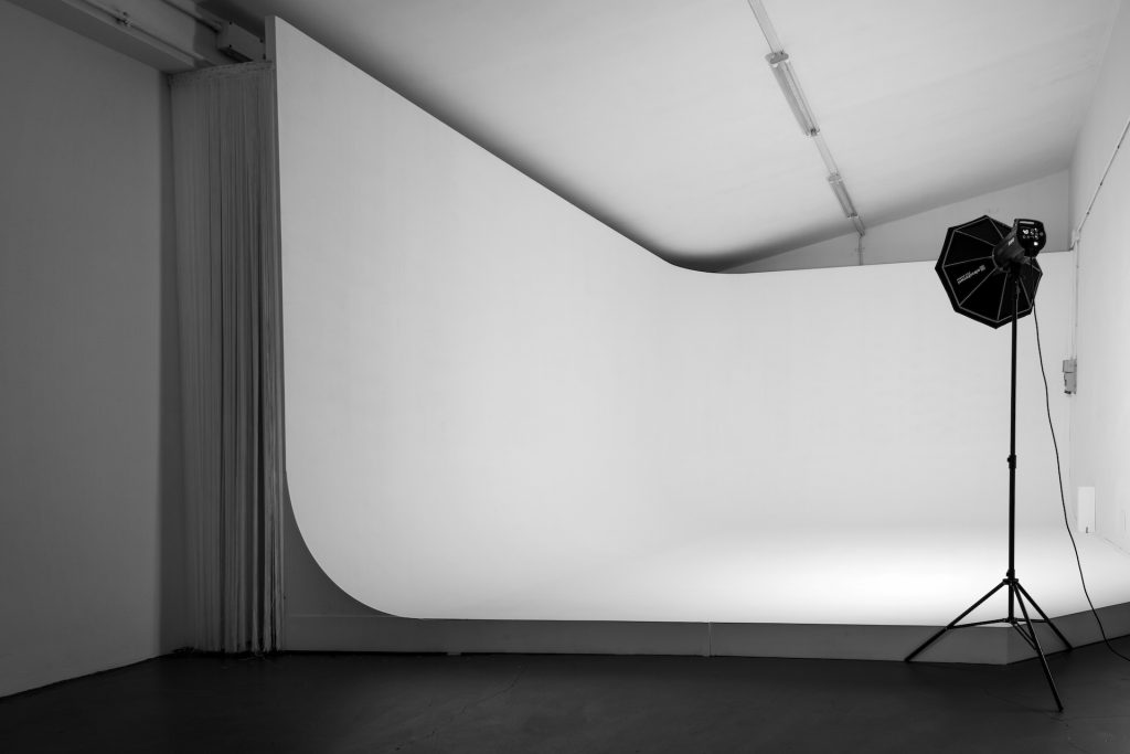 About64 Studio Fotografico noleggio limbo fotografico